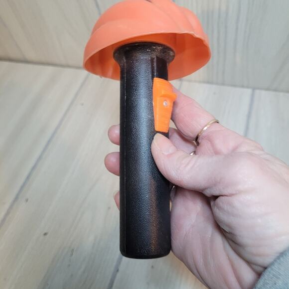 Vtg Orange Jack-O'-Lantern Flash Light Halloween Pumpkin Blowmold Light - Picture 4 of 4